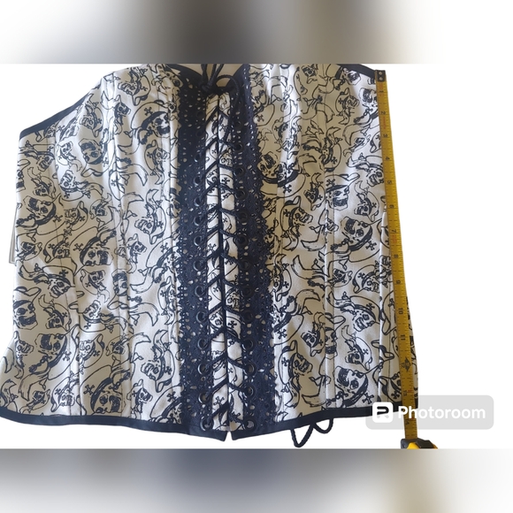 Corset Black and White Skull Pirate - Picture 8 of 8